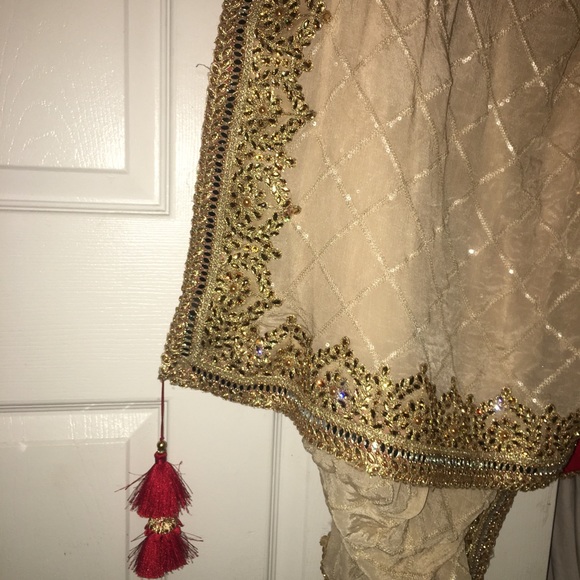 Sharara top and dupatta in cream and red with gold embroidery and beading.Size 8 - Picture 14 of 15